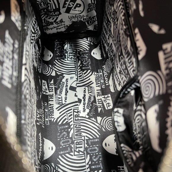 EMILY THE STRANGE BOWLER PURSE / POCKET BOOK - Picture 6 of 7